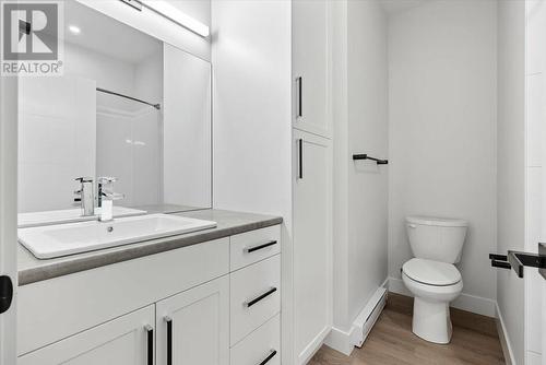 1165 Lone Pine Drive, Kelowna, BC - Indoor Photo Showing Bathroom