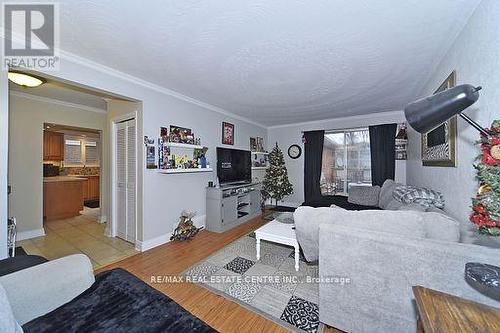 539 Brentwood Ave, Oshawa, ON - Indoor Photo Showing Living Room