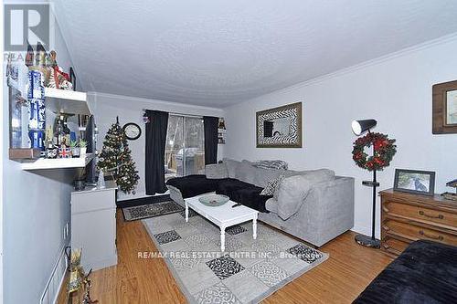 539 Brentwood Ave, Oshawa, ON - Indoor Photo Showing Living Room
