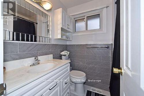 539 Brentwood Ave, Oshawa, ON - Indoor Photo Showing Bathroom