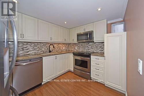 539 Brentwood Ave, Oshawa, ON - Indoor Photo Showing Kitchen With Upgraded Kitchen