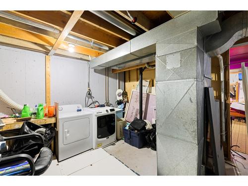 922 Dogwood Street, Creston, BC - Indoor Photo Showing Laundry Room