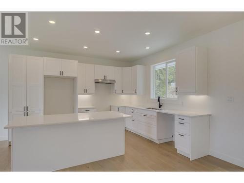 2470 Fox Glen Way Lot# 3, Blind Bay, BC - Indoor Photo Showing Kitchen With Upgraded Kitchen