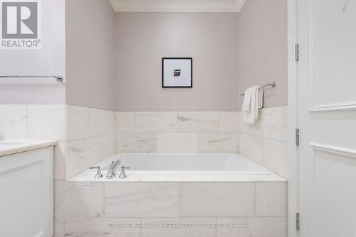 #4002 -311 Bay St, Toronto, ON - Indoor Photo Showing Bathroom