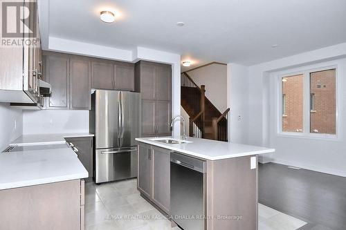61 Seedling Cres, Whitchurch-Stouffville, ON - Indoor Photo Showing Kitchen With Stainless Steel Kitchen