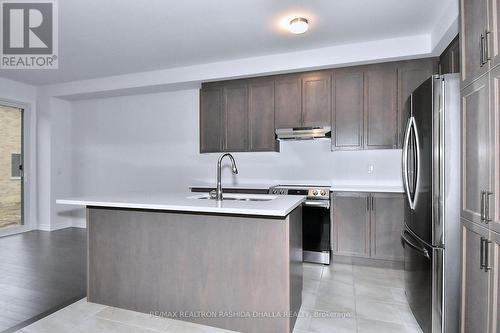 61 Seedling Cres, Whitchurch-Stouffville, ON - Indoor Photo Showing Kitchen With Stainless Steel Kitchen With Upgraded Kitchen