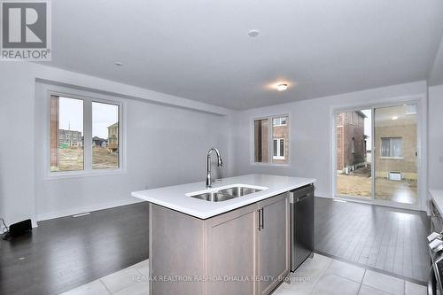 61 Seedling Cres, Whitchurch-Stouffville, ON - Indoor Photo Showing Kitchen With Double Sink