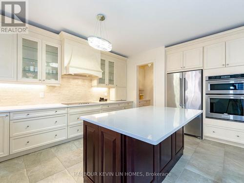 98 Fitzmaurice Dr, Vaughan, ON - Indoor Photo Showing Kitchen With Upgraded Kitchen