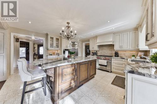 1246 Crawford Court, Oakville, ON - Indoor Photo Showing Kitchen With Upgraded Kitchen