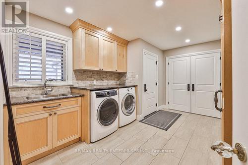 1246 Crawford Court, Oakville, ON - Indoor Photo Showing Laundry Room