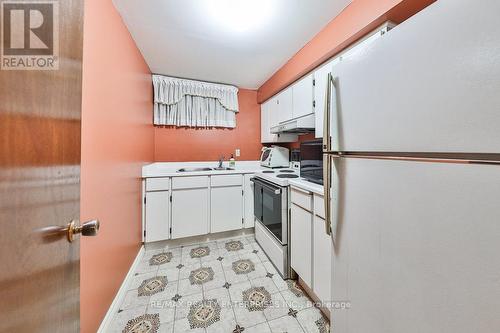 1246 Crawford Crt, Oakville, ON - Indoor Photo Showing Kitchen