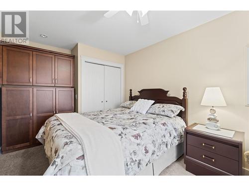 601 Beatty Avenue Nw Unit# 40, Salmon Arm, BC - Indoor Photo Showing Bedroom