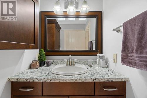 601 Beatty Avenue Nw Unit# 40, Salmon Arm, BC - Indoor Photo Showing Bathroom