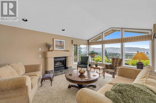 828 Mount Royal Drive, Kelowna, BC - Indoor Photo Showing Living Room With Fireplace