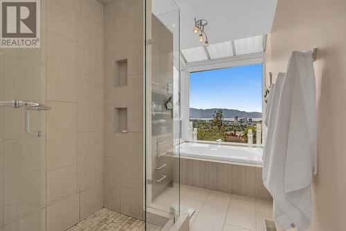 828 Mount Royal Drive, Kelowna, BC - Indoor Photo Showing Bathroom