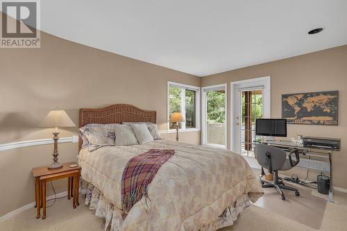828 Mount Royal Drive, Kelowna, BC - Indoor Photo Showing Bedroom