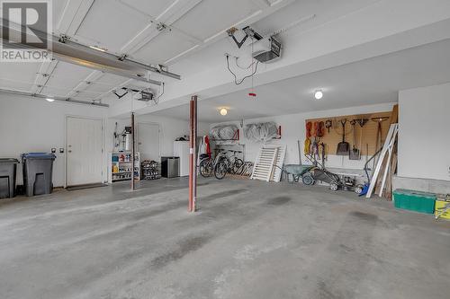 828 Mount Royal Drive, Kelowna, BC - Indoor Photo Showing Garage