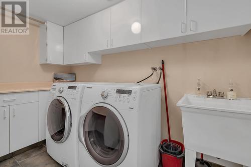 828 Mount Royal Drive, Kelowna, BC - Indoor Photo Showing Laundry Room