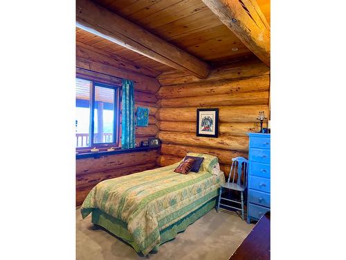 2075 Kirkup Avenue, Rossland, BC - Indoor Photo Showing Bedroom