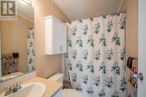 4712 Rudosky Road, Forest Grove, BC - Indoor Photo Showing Bathroom