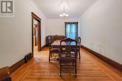 17 Barnesdale Avenue N, Hamilton, ON - Indoor Photo Showing Dining Room