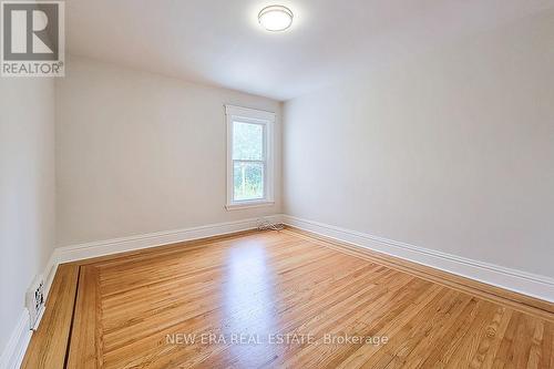17 Barnesdale Ave N, Hamilton, ON - Indoor Photo Showing Other Room