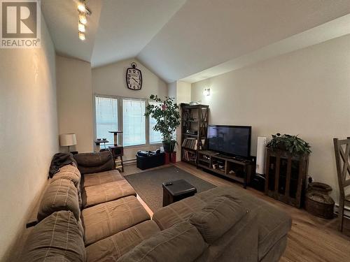 1528 117 Avenue, Dawson Creek, BC - Indoor Photo Showing Living Room