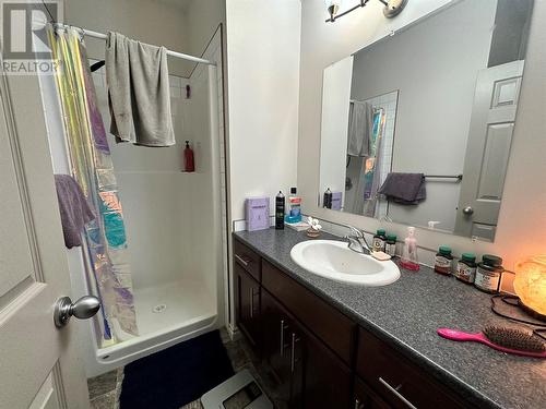 1528 117 Avenue, Dawson Creek, BC - Indoor Photo Showing Bathroom