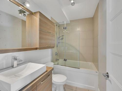Bathroom - 201-2279 Rue Mcgill, Longueuil (Le Vieux-Longueuil), QC - Indoor Photo Showing Bathroom