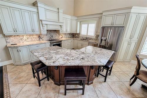 15 Silver Maple Drive, Ancaster, ON - Indoor Photo Showing Kitchen With Upgraded Kitchen