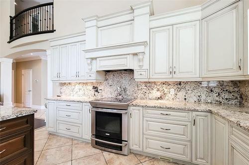 15 Silver Maple Drive, Ancaster, ON - Indoor Photo Showing Kitchen With Upgraded Kitchen