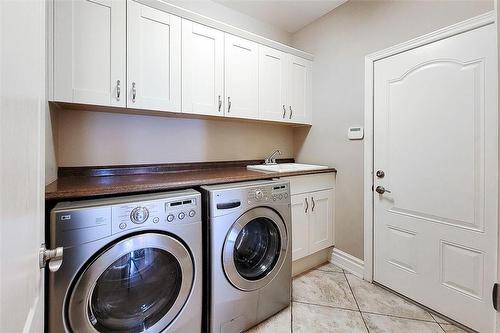 15 Silver Maple Drive, Ancaster, ON - Indoor Photo Showing Laundry Room