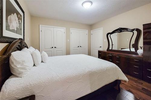 15 Silver Maple Drive, Ancaster, ON - Indoor Photo Showing Bedroom