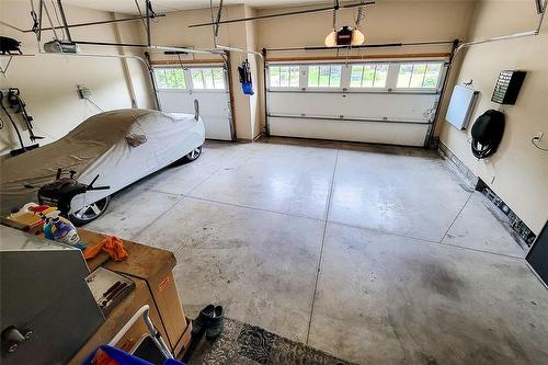 15 Silver Maple Drive, Ancaster, ON - Indoor Photo Showing Garage