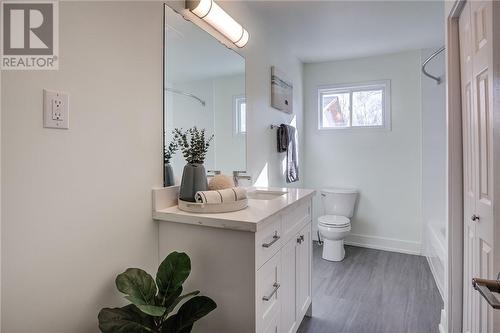 128 Dufferin Street, Sudbury, ON - Indoor Photo Showing Bathroom