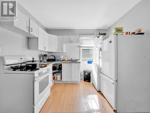 3329 Sandwich Street, Windsor, ON - Indoor Photo Showing Kitchen