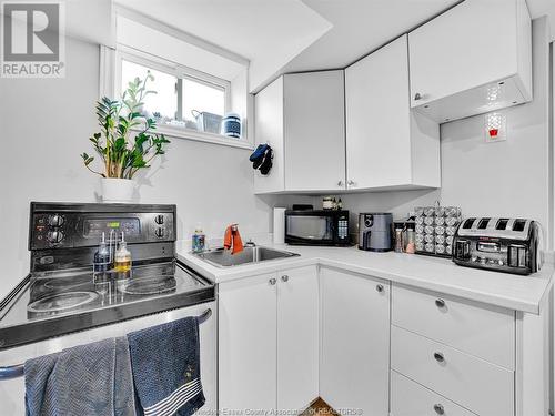 3329 Sandwich Street, Windsor, ON - Indoor Photo Showing Kitchen