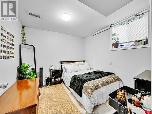 3329 Sandwich Street, Windsor, ON - Indoor Photo Showing Bedroom