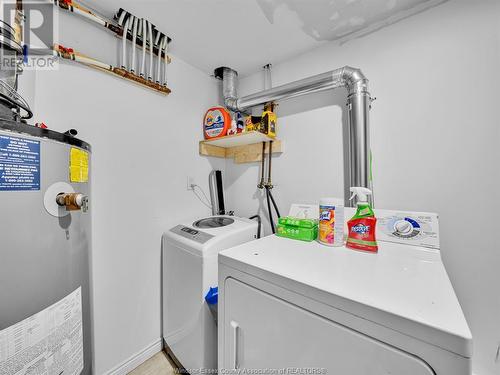 3329 Sandwich Street, Windsor, ON - Indoor Photo Showing Laundry Room