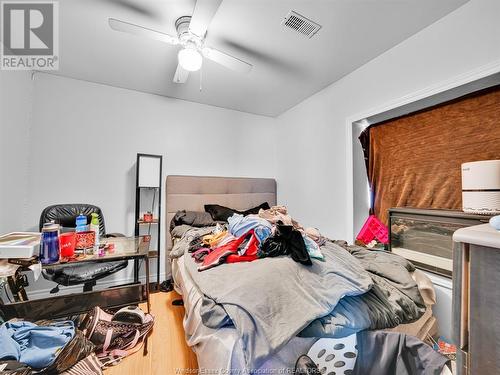 3329 Sandwich Street, Windsor, ON - Indoor Photo Showing Bedroom