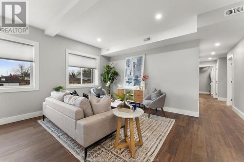 120 Centre Street, Essex, ON - Indoor Photo Showing Living Room