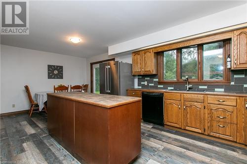 171 Carney Street, Georgian Bluffs, ON - Indoor Photo Showing Kitchen With Double Sink