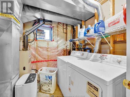 1009 California Avenue, Windsor, ON - Indoor Photo Showing Laundry Room