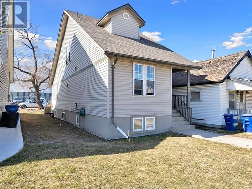 1009 California Avenue, Windsor, ON - Outdoor With Exterior