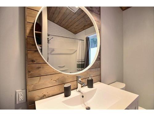 Bathroom - 111 Rue Duguay, Rivière-Bonaventure, QC - Indoor