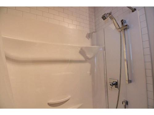 Bathroom - 111 Rue Duguay, Rivière-Bonaventure, QC - Indoor Photo Showing Bathroom