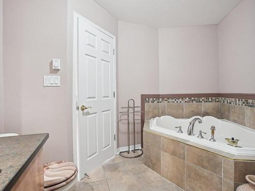 Bathroom - 78 Rue Du Commandant, Blainville, QC - Indoor Photo Showing Bathroom