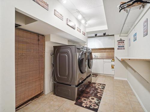 Salle de bains - 78 Rue Du Commandant, Blainville, QC - Indoor Photo Showing Laundry Room