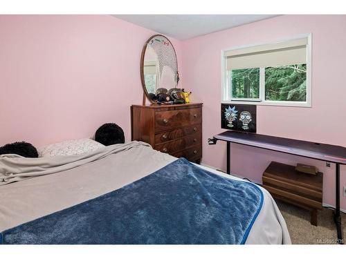 2704 Bonnie Pl, Cobble Hill, BC - Indoor Photo Showing Bedroom