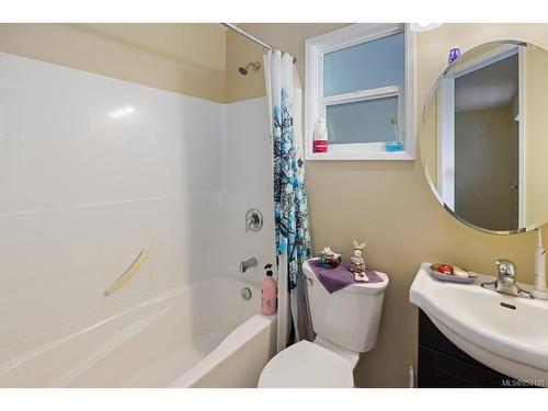 2704 Bonnie Pl, Cobble Hill, BC - Indoor Photo Showing Bathroom